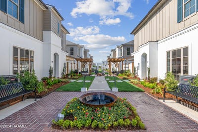 /international/us/115-gaunt-lane-youngsville-la-110100807577/