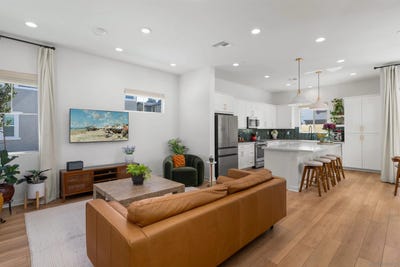 /international/us/619-townsend-way-san-marcos-ca-110110367783/