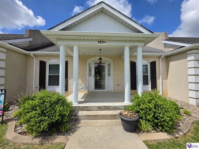 /international/us/102-regency-court-campbellsville-ky-110103778528/