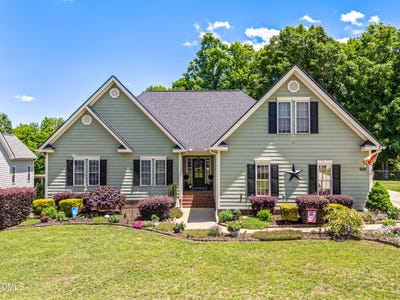 /international/us/428-broadmoor-way-clayton-nc-110108499430/