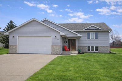 /international/us/13-riverside-road-morris-mn-110107354653/
