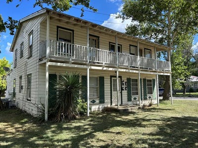 /international/us/1009-n-tivy-st-kerrville-tx-110100587739/