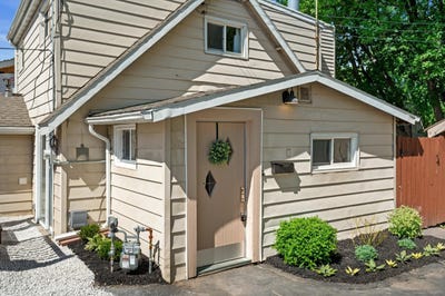 /international/us/1005-westowne-ave-waukesha-wi-110108574278/