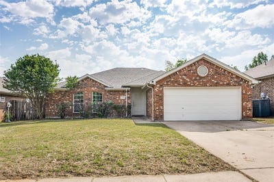/international/us/308-rock-hill-drive-crowley-tx-110107402758/