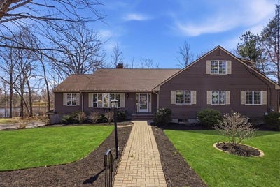 /international/us/28-lancelot-ct-norwood-ma-110107653193/