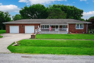 /international/us/702-n-4th-street-benld-il-110108902464/