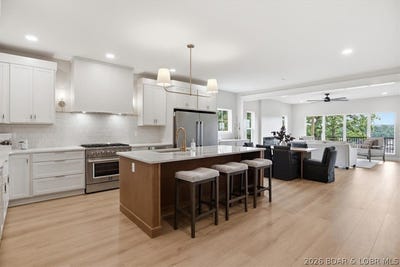 /international/us/420-outer-drive-lake-ozark-mo-110108238491/