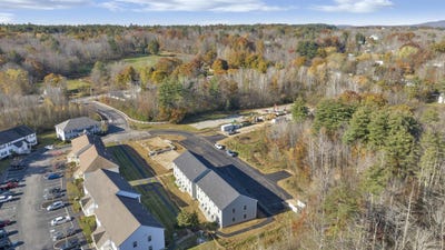 /international/us/2-cape-coral-way-rochester-nh-110104517470/