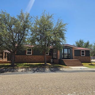 /international/us/121-w-8th-st-mccamey-tx-110100117173/
