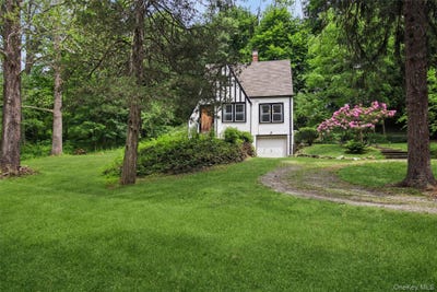 /international/us/106-broadway-hopewell-junction-ny-110108253984/