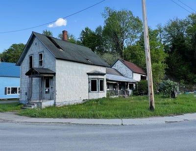 /international/us/6-raymond-street-lyndon-vt-110106432323/