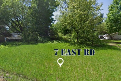 /international/us/7-e-road-queensbury-ny-110105977336/