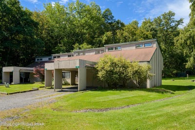 /international/us/142-ridge-drive-tannersville-pa-110120055488/