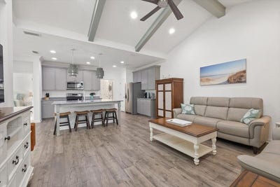 /international/us/8556-dreams-float-court-panama-city-beach-fl-110104342610/