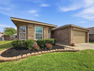 /international/us/1405-eagles-nest-trail-krum-tx-110107335545/