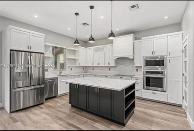 /international/us/2431-ne-20th-ave-lighthouse-point-fl-110108658256/
