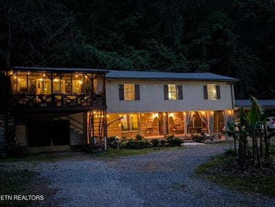 /international/us/1224-spruce-lane-newport-tn-110120621651/