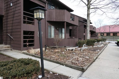 /international/us/205-e-jolly-road-lansing-mi-110106037034/
