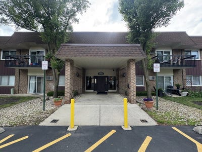 /international/us/3425-83rd-street-woodridge-il-110108885038/