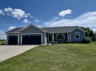 /international/us/582-clay-street-wrightstown-wi-110100356228/