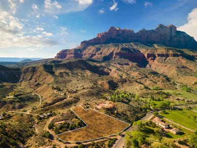 /international/us/130-kinesava-dr-springdale-ut-110091579972/