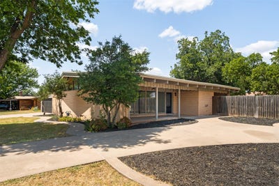 /international/us/502-w-texas-avenue-iowa-park-tx-110119547887/