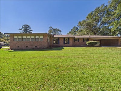 /international/us/8114-mullin-road-smiths-station-al-110120611520/
