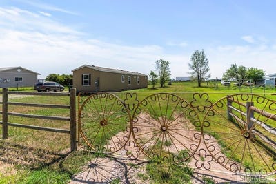 /international/us/9150-n-cottonwood-drive-idaho-falls-id-110100061917/