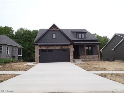 /international/us/7069-village-way-drive-garrettsville-oh-110108663027/