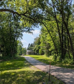 /international/us/2386-big-lake-avenue-eureka-wi-110099965135/