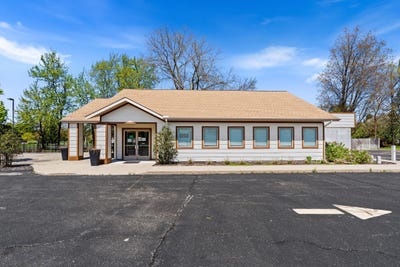 /international/us/1011-136th-avenue-holland-mi-110120459645/