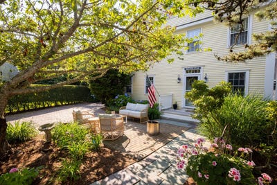 /international/us/6-dovekie-court-nantucket-ma-110098913905/