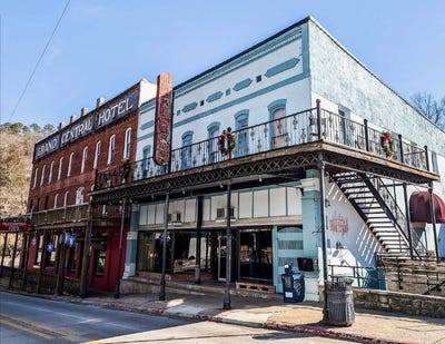 /international/us/35-n-main-street-eureka-springs-ar-110105055404/