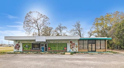/international/us/51-55-daleville-ave-daleville-al-110098499088/