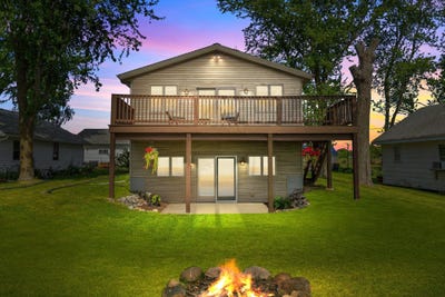 /international/us/605-long-beach-drive-chilton-wi-110108470769/