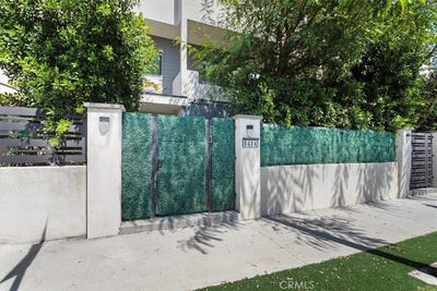 /international/us/8404-woodley-place-north-hills-ca-110101257098/