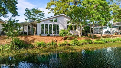 /international/us/111-mcginnis-drive-pine-knoll-shores-nc-110100512773/