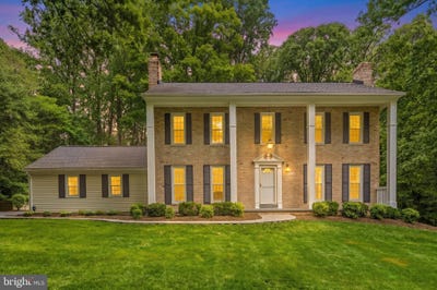 /international/us/11906-paradise-lane-oak-hill-va-110108232688/