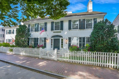 /international/us/68-n-water-street-edgartown-ma-110107993121/