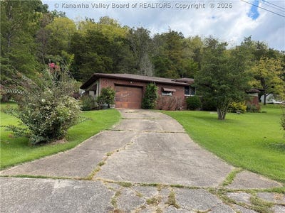 /international/us/65-fruth-addition-road-red-house-wv-110110366889/