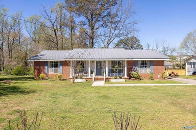 /international/us/246-lovers-lane-hamilton-al-110106945327/
