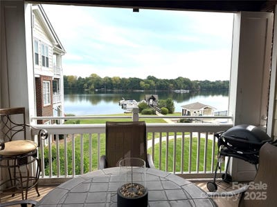 /international/us/930-jetton-street-davidson-nc-110102850828/