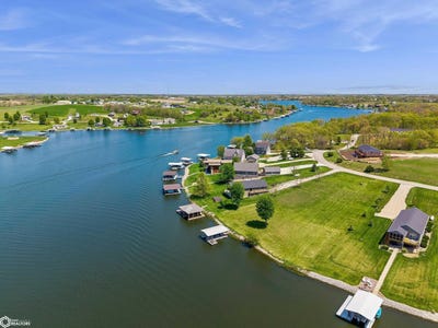 /international/us/1993-southshore-drive-ellston-ia-110107885312/