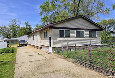 /international/us/13595-1st-street-pekin-il-110101167742/
