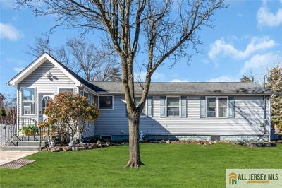 /international/us/18-avenue-b-helmetta-nj-110106379396/