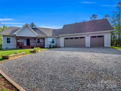 /international/us/10305-green-river-cove-road-saluda-nc-110093402785/
