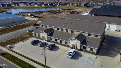 /international/us/2101-40th-avenue-se-mandan-nd-110107484874/