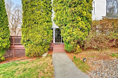 /international/us/41-pembrooke-court-putnam-valley-ny-110107162239/