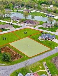 /international/us/18415-oxford-road-staunton-il-110101893853/