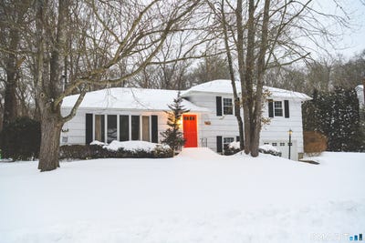/international/us/7-old-colony-road-north-stonington-ct-110105479846/